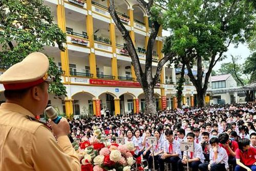 Trang bị kỹ năng cho học sinh qua đường ngang giao với đường sắt