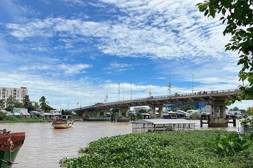 Bé trai 4 tuổi bị người tình của mẹ ném xuống sông: Hành vi mất tính người