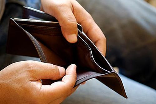 Có nên cưới một người đàn ông kiếm tiền không đủ sống, đi hẹn hò lúc nào cũng để phụ nữ trả tiền thay?