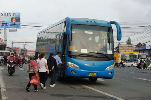 Quốc lộ 51: Tiềm ẩn nhiều nguy cơ mất ATGT từ xe đưa đón công nhân