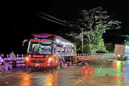 Kon Tum: Tai nạn trên đèo Lò Xo làm 1 người tử vong, ít nhất 4 người bị thương