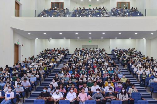 Tân sinh viên: Làm chủ 'hành trình' học tập, sinh hoạt