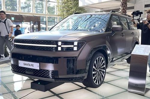 Hyundai SantaFe 2024 ra mắt 'sát vách' Việt Nam