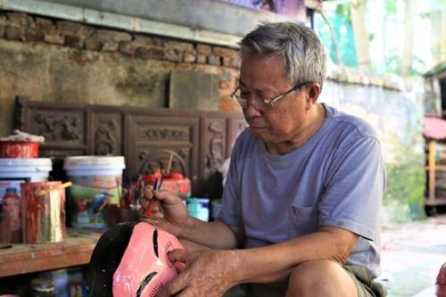 Ghé thăm gia đình sản xuất đồ chơi Trung thu nổi tiếng tại Hưng Yên