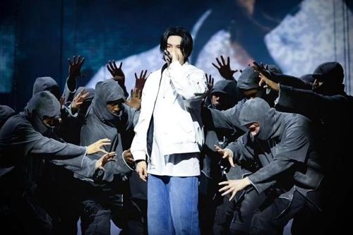 Suga BTS lập kỉ lục 'vô tiền khoáng hậu' về doanh thu