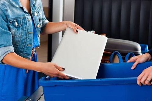 Lý do khách phải bỏ laptop ra ngoài khi soi chiếu an ninh ở sân bay