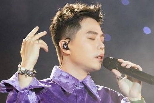 Trịnh Thăng Bình xin lỗi vì hát live gây tranh cãi