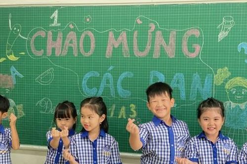 Học sinh lớp 1 bật khóc, chống 'sốc' cho con thế nào?