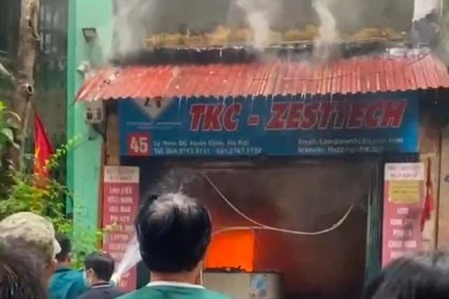 Cháy cửa hàng sửa chữa đồ điện tử trên phố Lý Nam Đế