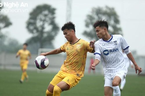 Tiền đạo Cái Văn Quỳ giã từ sự nghiệp bóng đá do chấn thương
