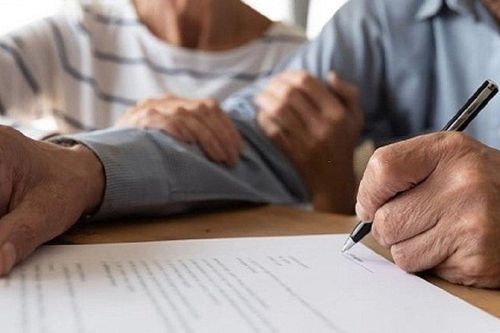 Viết di chúc để lại tài sản cho người dưng có được không?