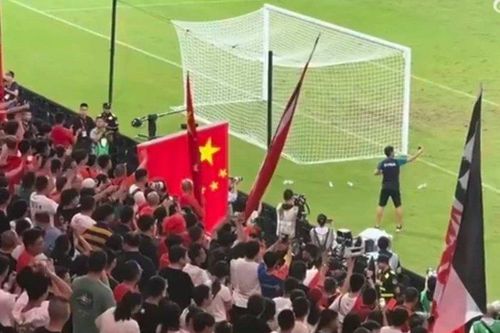 Đội nhà thua bạc nhược, CĐV Trung Quốc quay sang cổ vũ đối thủ