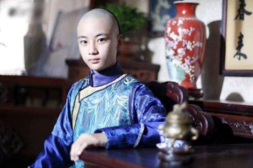 Vị hoàng đế nổi tiếng lịch sử Trung Quốc bắt con đi bộ 5km đến lớp học, đọc 1 cuốn sách 240 lần/ngày