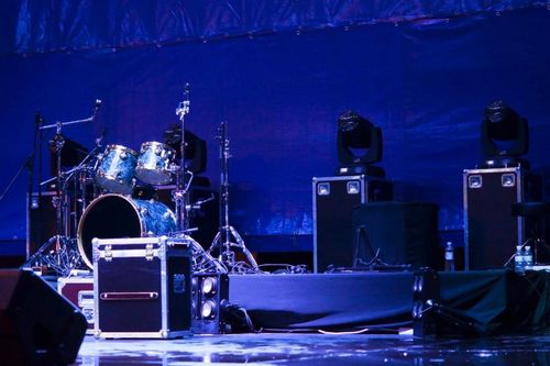 Nữ ca sĩ nổi tiếng phải hủy show diễn vì ế vé: Danh tính chẳng xa lạ!