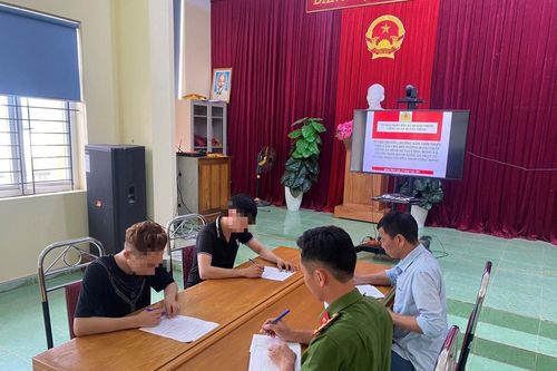 Công an xã giới thiệu việc làm cho người lầm lỗi