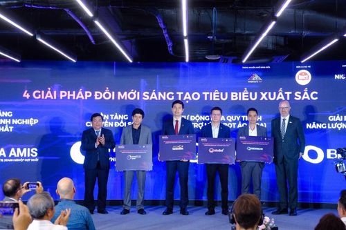 Ghi điểm tuyệt đối, akaBot được gọi tên 'Ngôi sao đổi mới sáng tạo năm 2023'