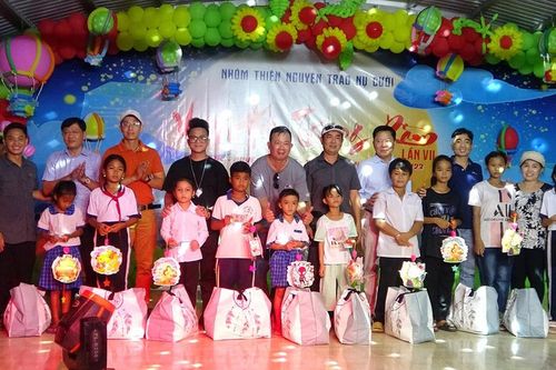 Mang Trung thu sớm đến với thiếu nhi dân tộc thiểu số Khmer miền núi Tri Tôn