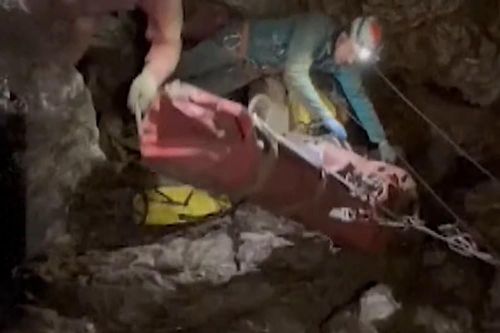 Thổ Nhĩ Kỳ: Giải cứu thành công nhà thám hiểm từ hang sâu 1.000m