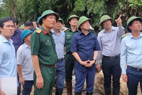 Phó Thủ tướng Chính phủ Trần Hồng Hà kiểm tra công tác khắc phục hậu quả sau lũ ống tại Nậm Cang