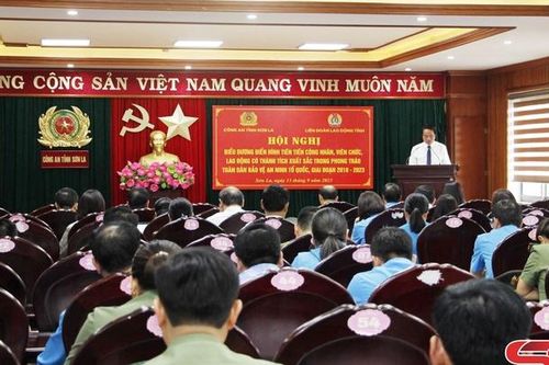 Biểu dương điển hình tiên tiến trong phong trào Toàn dân bảo vệ an ninh Tổ quốc