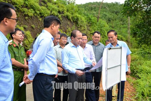 Đồng chí Bí thư Tỉnh ủy Chẩu Văn Lâm làm việc tại xã Yên Lâm