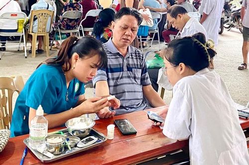 500 người cao tuổi được khám sức khỏe miễn phí