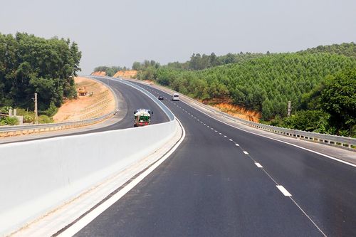 Trong tháng 10, Bộ GTVT phải xây dựng xong quy chuẩn về đường bộ cao tốc