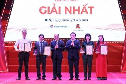 Trao Giải Báo chí toàn quốc 'Vì sự nghiệp phát triển Văn hóa, Thể thao và Du lịch' lần thứ nhất