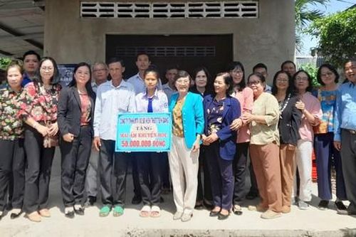 Tiền Giang: Trao 'Mái ấm khuyến học' tặng học sinh có hoàn cảnh đặc biệt khó khăn
