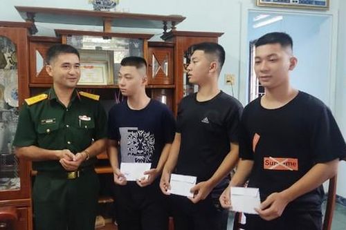 Anh em sinh 3 cùng đậu vào Trường Sĩ quan Không quân