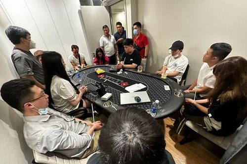 Công an TPHCM: Đột kích sòng bạc poker trong căn hộ chung cư, có nhiều 'trí thức' tham gia