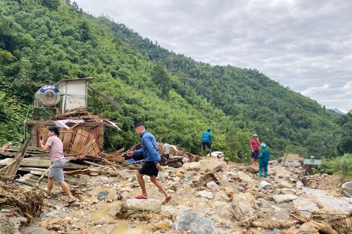 Thủ tướng chỉ đạo sơ tán dân ra khỏi vùng nguy hiểm sau vụ lũ quét ở Lào Cai