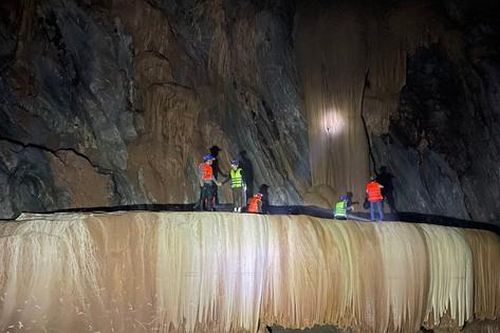 Khối thạch nhũ khổng lồ mới phát hiện ở Quảng Bình 'vô tình' bị xâm hại
