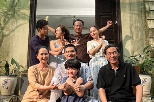 'Gia Đình Mình Vui Bất Thình Lình' có kiểu đánh lừa khán giả giống 'Thương Ngày Nắng Về'