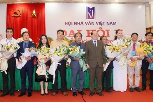 Lần đầu tiên tổ chức Hội nghị đại biểu nhà văn lão thành Việt Nam