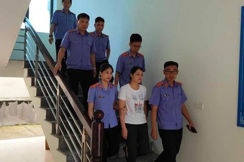 Bắt chấp hành viên Chi cục thi hành án dân sự Yên Bái