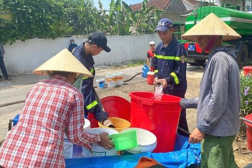 Hà Tĩnh: Cung ứng gần 700m3 nước sinh hoạt cho người dân