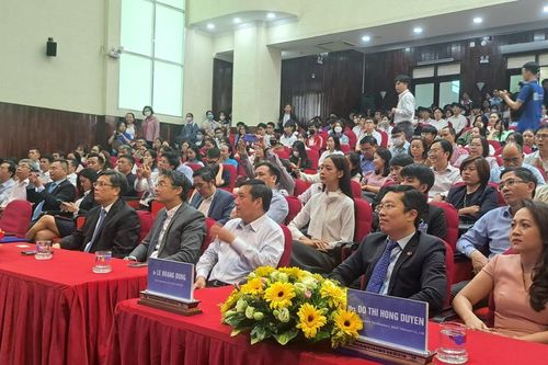 Sinh viên phải trang bị kiến thức, kỹ năng 'xanh' để tham gia tăng trưởng xanh