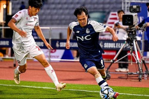 Đồng đội cũ vô tình lộ tin Văn Toàn sắp về V-League