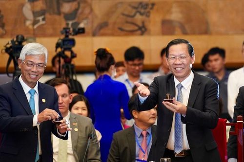 Lãnh đạo TPHCM gặp gỡ, kết nối 100 CEO: Phát triển xanh là lựa chọn tất yếu