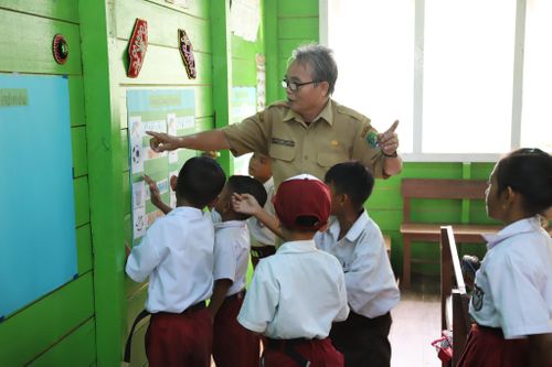 Indonesia thiếu 1,3 triệu giáo viên