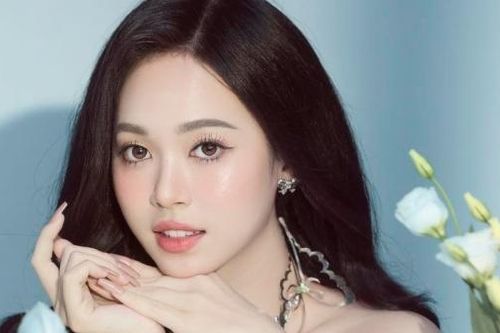 Á hậu Trịnh Thùy Linh xinh đẹp, trong veo tuổi 21