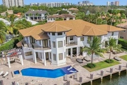 Gia đình Lionel Messi mua căn nhà tiện nghi, vị trí ven sông