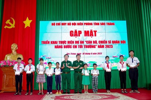 Trao cơ hội được đến trường cho học sinh nghèo khu vực biên giới biển