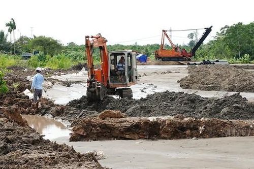 Cao tốc miền Tây 'lụt' tiến độ vì 'đói' cát - Bài 2: Cát khan hiếm, đội giá