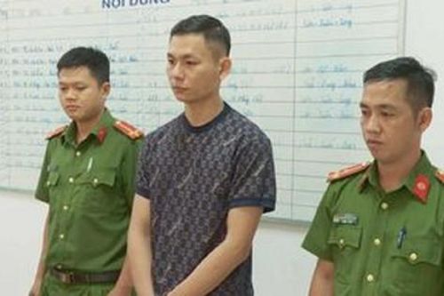 Rút dao đâm thấu ngực người khác vì bị đòn 'lạc' khi can đánh nhau