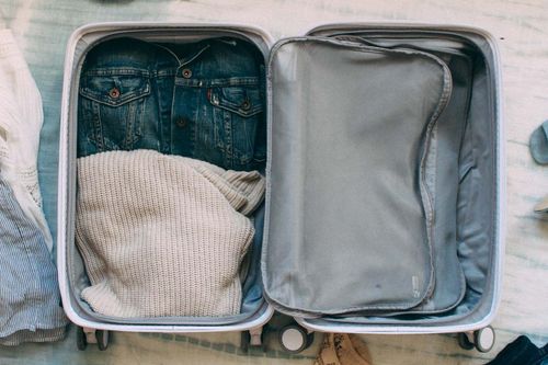 Du khách tranh nhau đặt dịch vụ 'đi du lịch không cần mang quần áo'