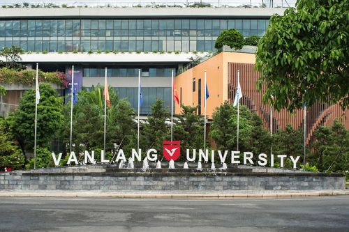 Trưởng khoa trường đại học bị miễn nhiệm vì bằng tiến sĩ chưa được công nhận