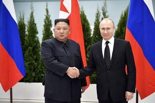 Hai nhà lãnh đạo Nga - Triều Tiên hội đàm tại sân bay vũ trụ Vostochny