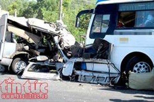 Xe chở khách đâm trực diện xe tải ở Peru, ít nhất 10 người thiệt mạng